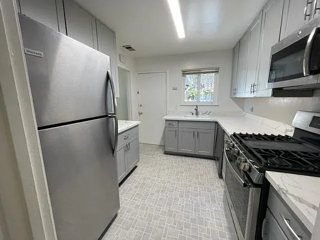 3 bed, 1230 sqft, $5,400 — Photo 4