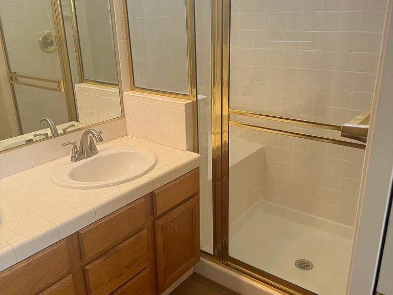 4648 Bradford Ct — Photo 10
