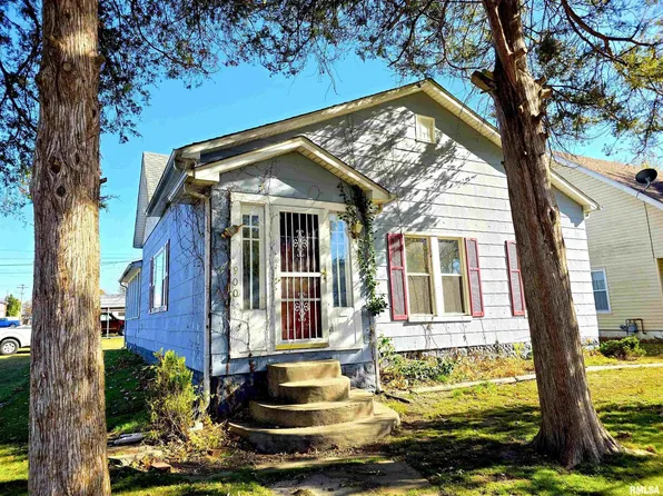 900 S 16th St, Herrin, IL 62948