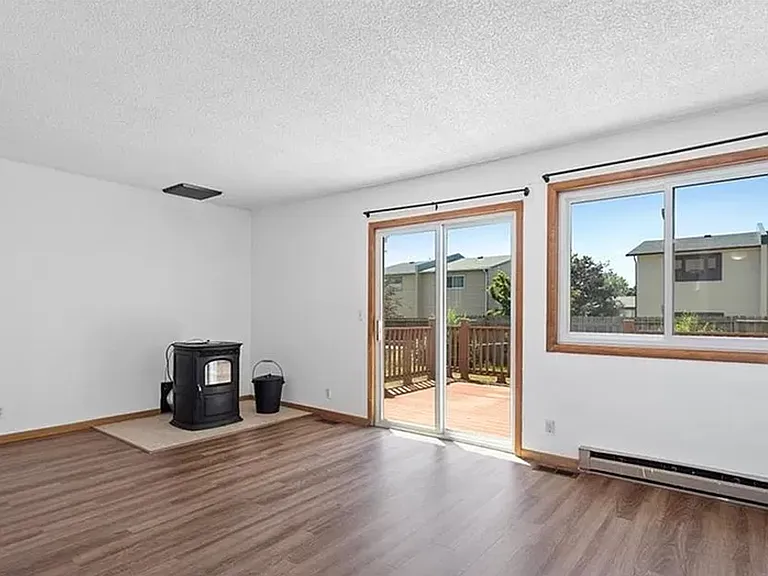 300 Aristocrat Dr — Photo 4