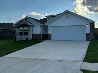 619 N Baywood Dr, Nixa, MO 65714