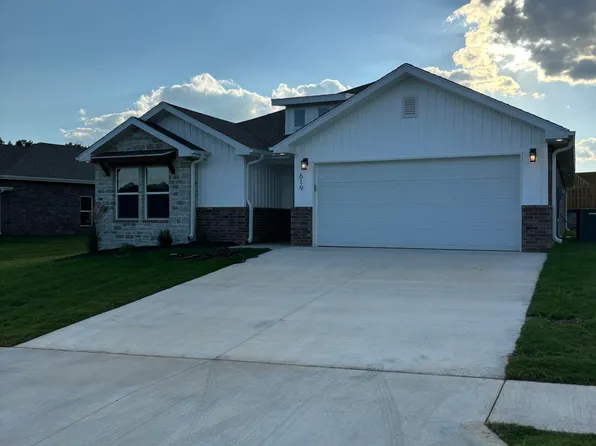 619 N Baywood Drive, Nixa, MO 65714