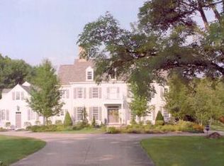 2885 Round Hill Dr, Akron, OH 44333