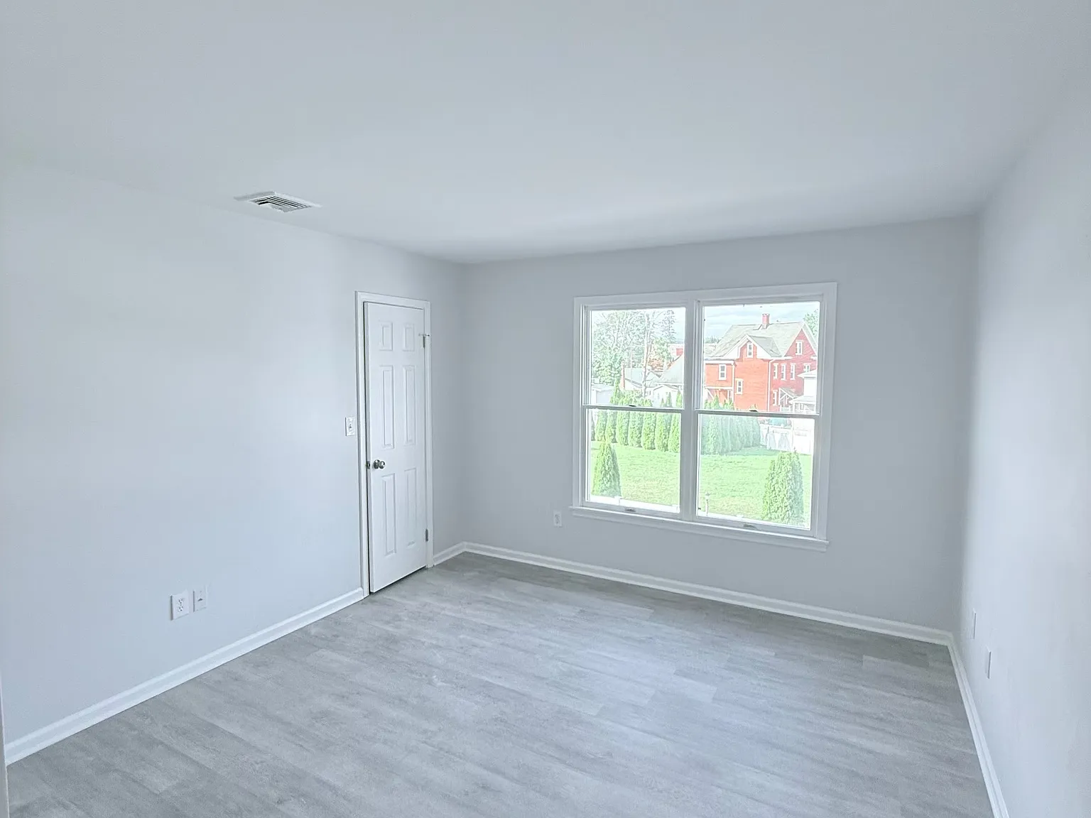 2 bed, 930 sqft, $2,200 — Photo 3