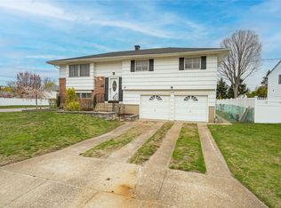 47 Bowling Ln, Deer Park, NY 11729