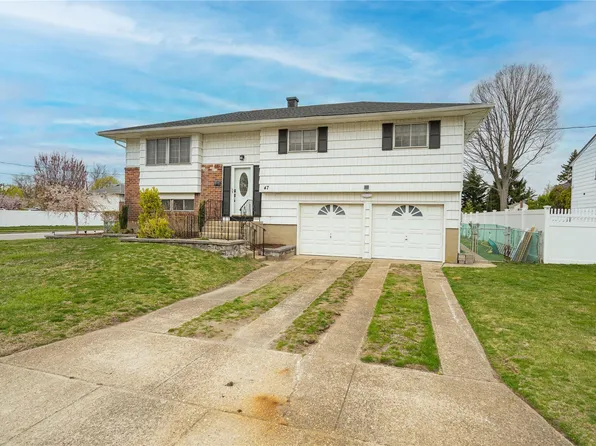 47 Bowling Lane, Deer Park, NY 11729