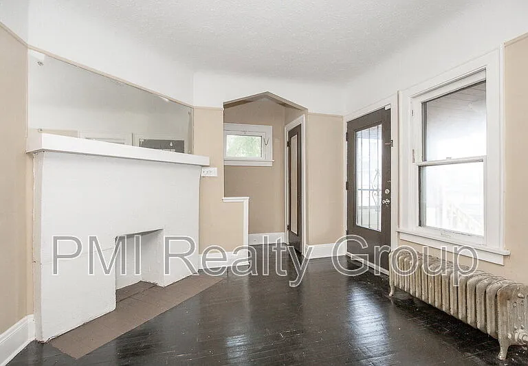 888 Evangeline Rd — Photo 2