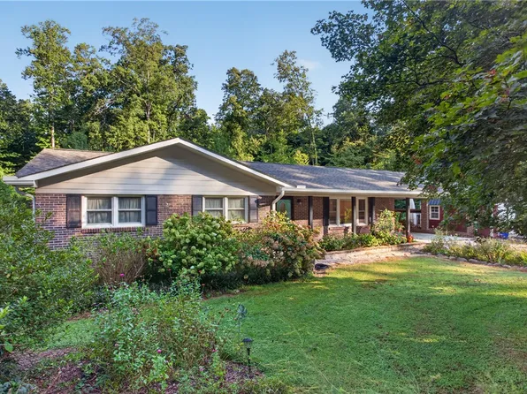 105 Laurel Ln, Seneca, SC 29678