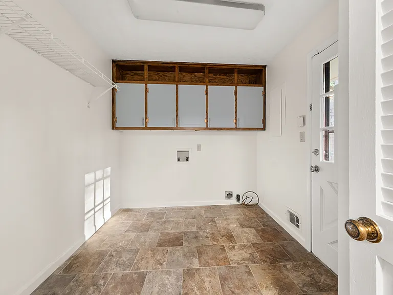 1247 Sycamore Dr — Photo 17