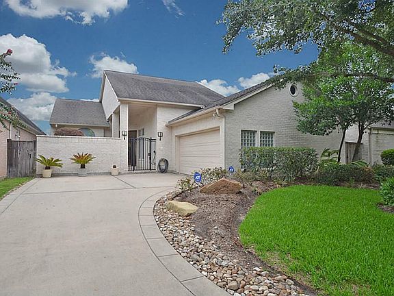 2nd image of 2931 Country Club Blvd