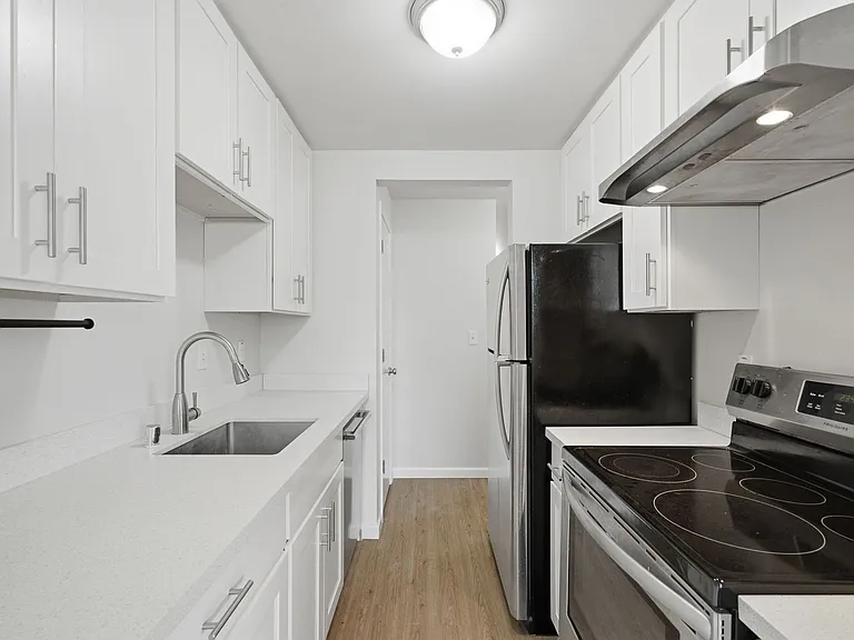 Green Acres Apartments — Photo 8