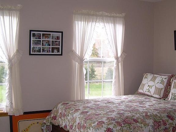 3rd image of 881 Lockwood Dr