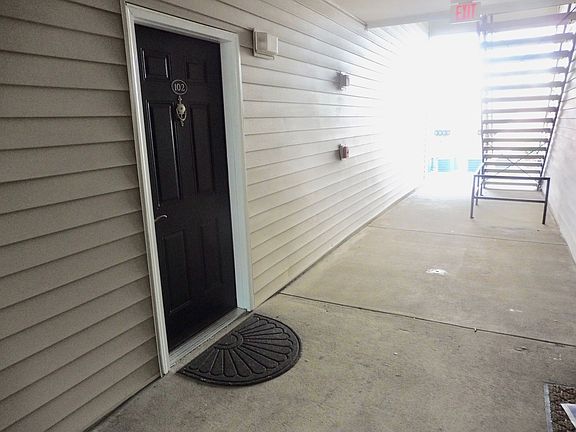 3rd image of 19611 Galway Bay Cir APT 102