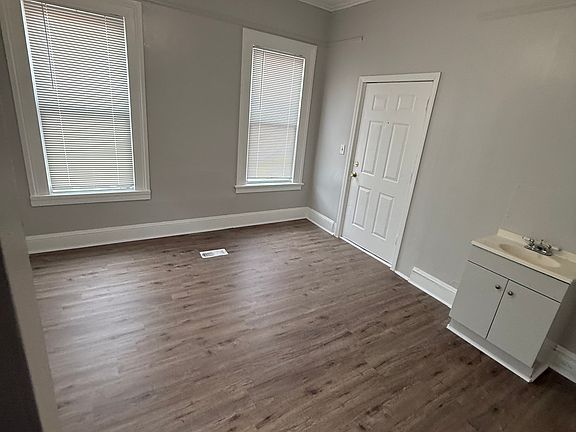 4th image of 269 Laurel Ave APT 1
