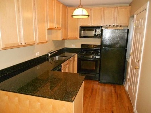 1st image of 1216 W Waveland Ave