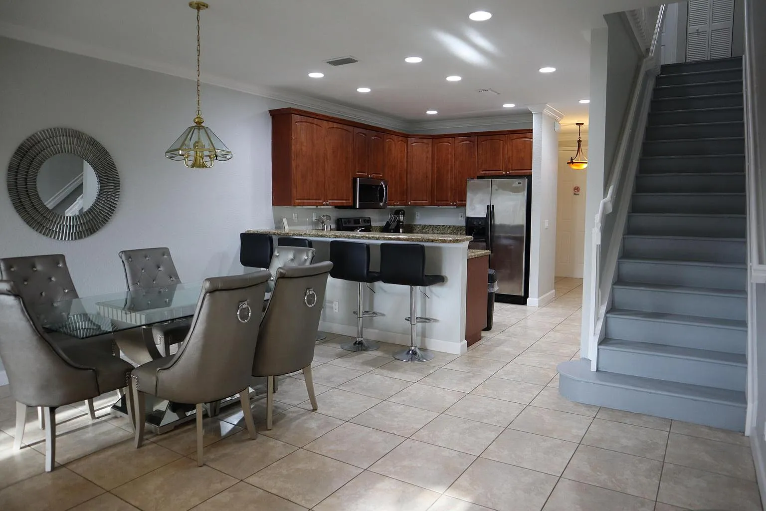 3 bed, 1828 sqft, $2,900 — Photo 2