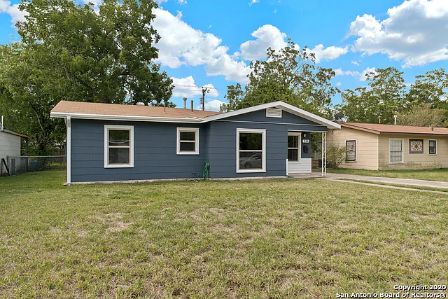 3 bed, 1.0 bath, 1112 sqft, $1,600 — Photo 3
