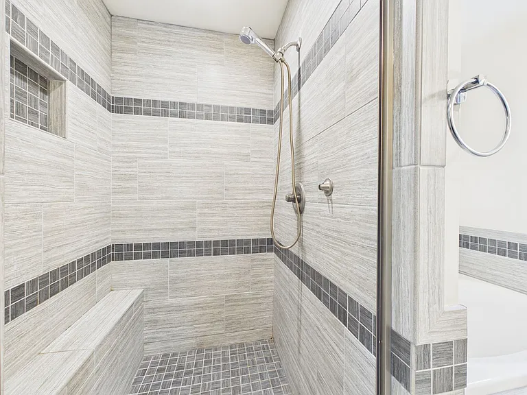 4901 Warwick Rd E — Photo 47