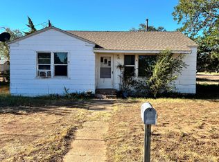 902 9th St, Shallowater, TX 79363