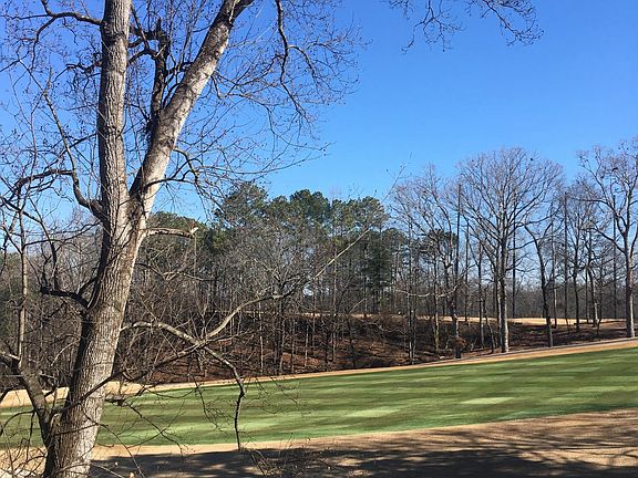 Dunwoody CC golf is steps away