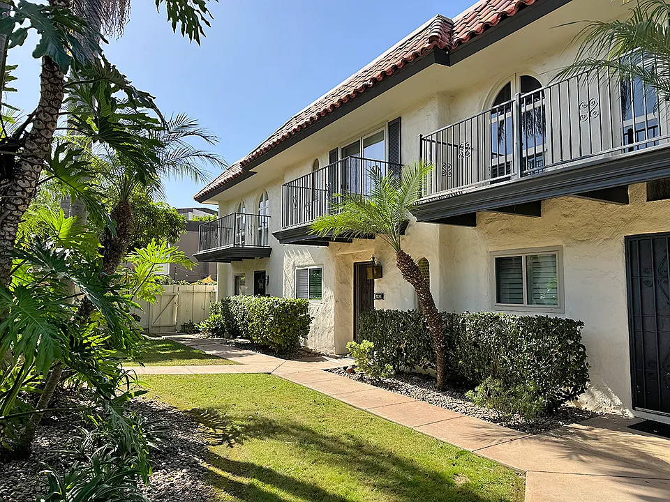 3218 Loma Riviera Dr