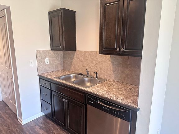 4th image of 1542 NE Erin Ct