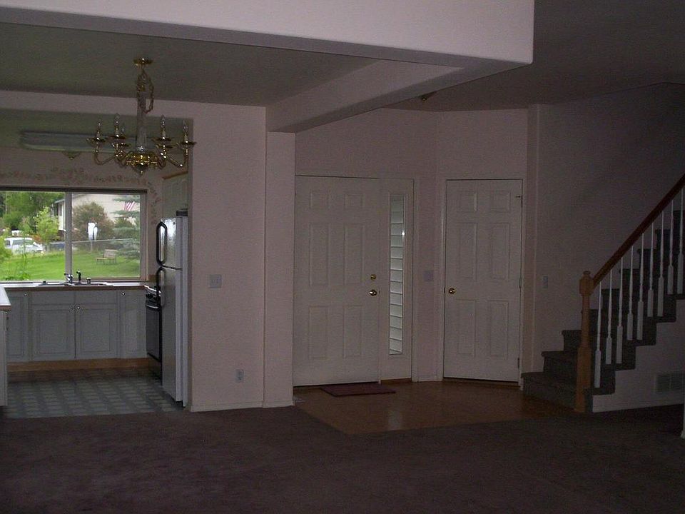 2nd image of 1010 W Auklet Ave