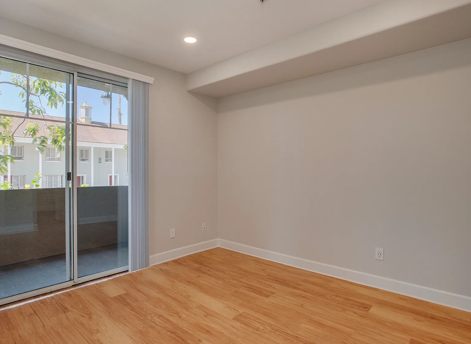 1 bed, 710 sqft, $3,271 — Photo 4