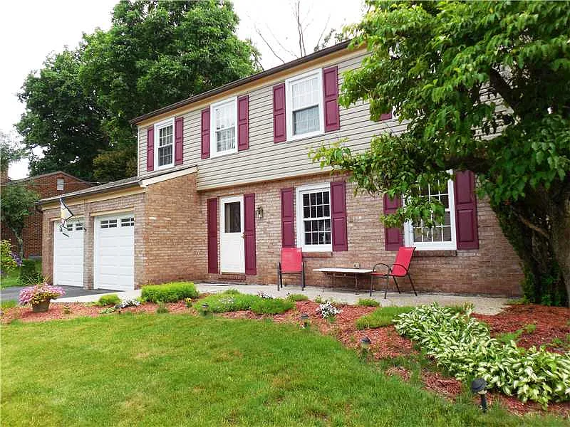 155 Kelvington Dr photo 1
