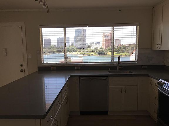 3rd image of 2244 Lakeshore Ave