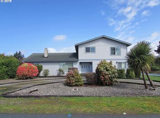 218 Memory Ln, Brookings, OR 97415