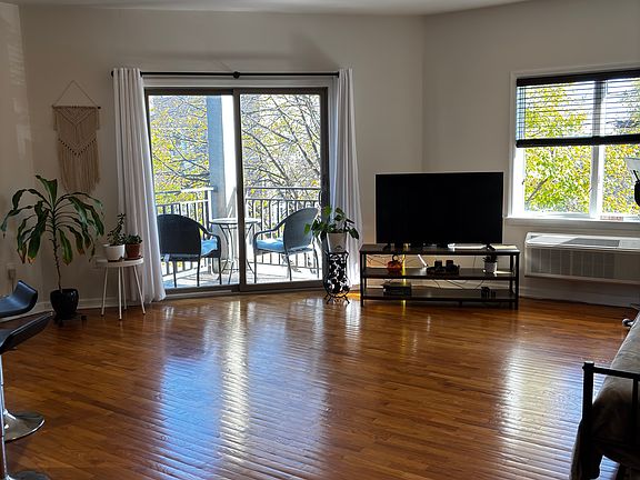 3rd image of 93 Palisade Ave