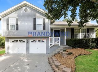 1120 Meadowlark Ln, Liberty, MO 64068