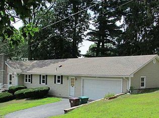 10 Castle Heights Ct, Woonsocket, RI 02895