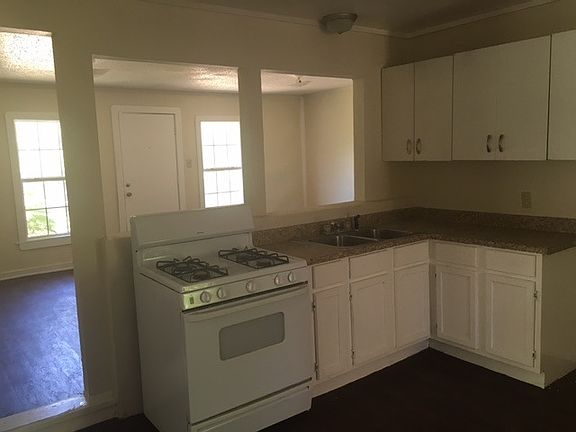 2nd image of 911 Carrie Ave