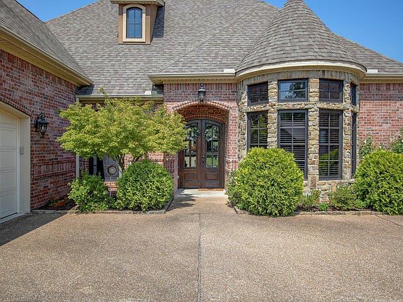 4th image of 298 Arlington Park Dr