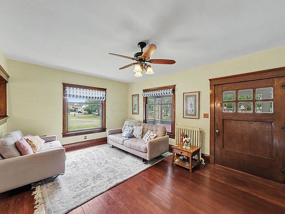 5th image of 820 W Perry St