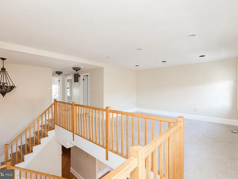 242 S 8th St #4 — Photo 13