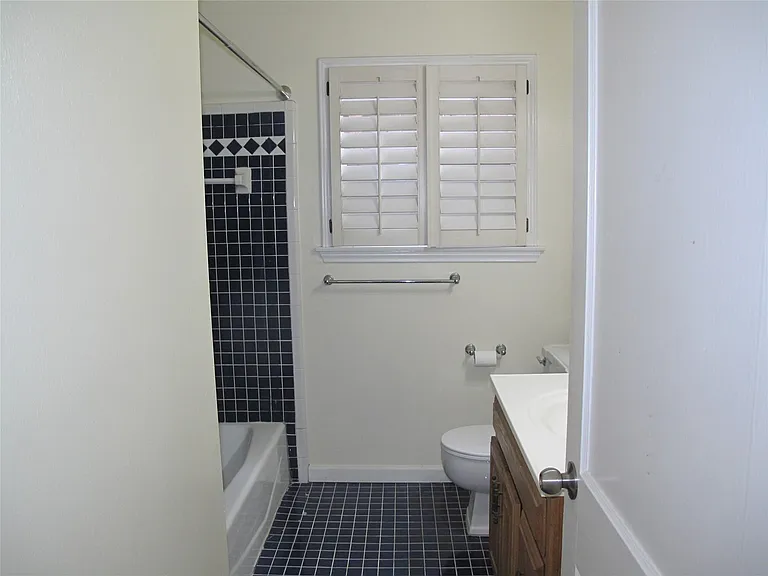 5125 Locust St — Photo 12