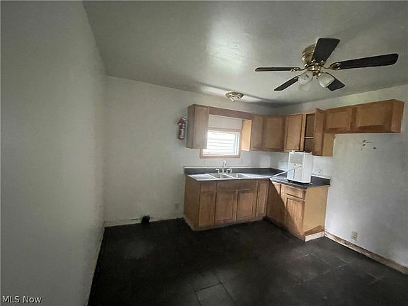4th image of 810 N 6th Ave