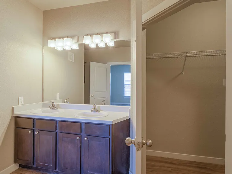 Century Palm Bluff — Photo 28