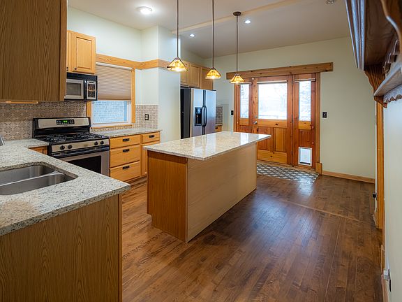 4th image of 4526 N Avers Ave Unit 2