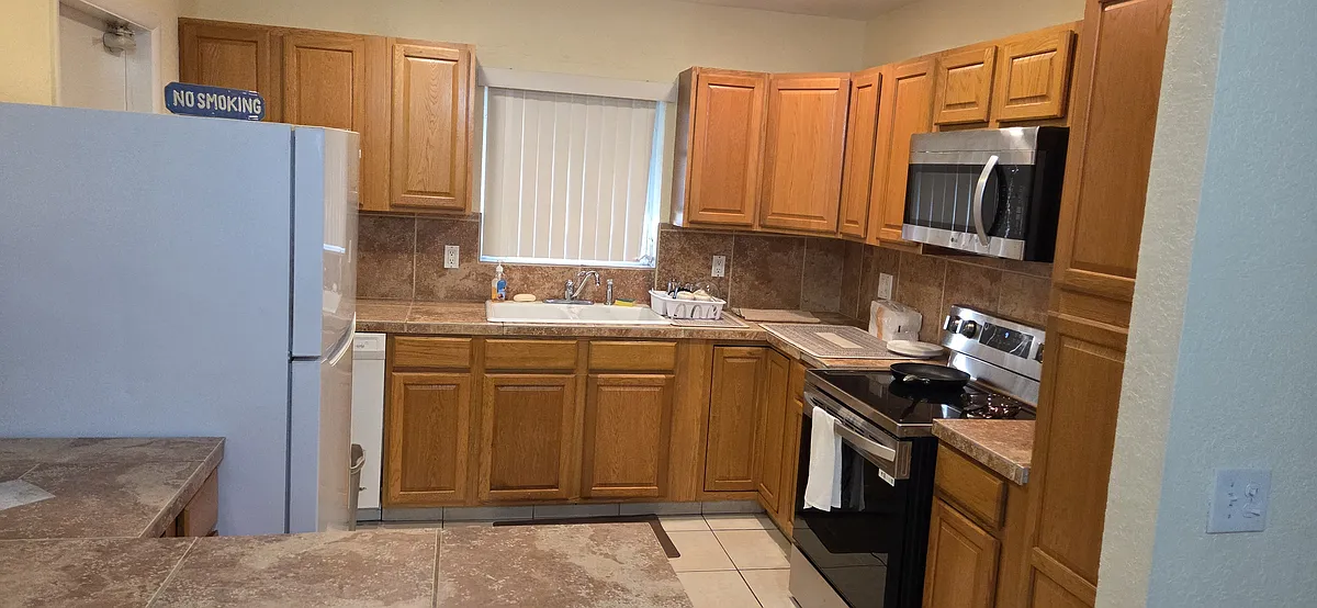 Kitchen - 2359 N Wallen Dr
