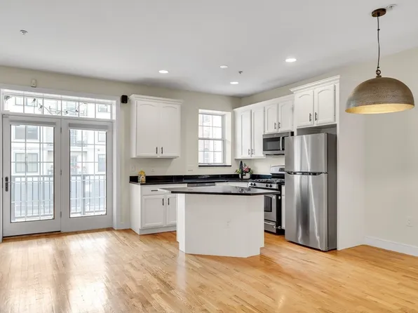 381 W Broadway #4, Boston, MA 02127