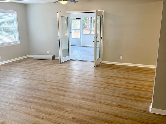 4th image of 119 Sherwood Forest Cir