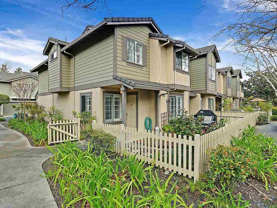 1st image of 7413 Oxford Cir