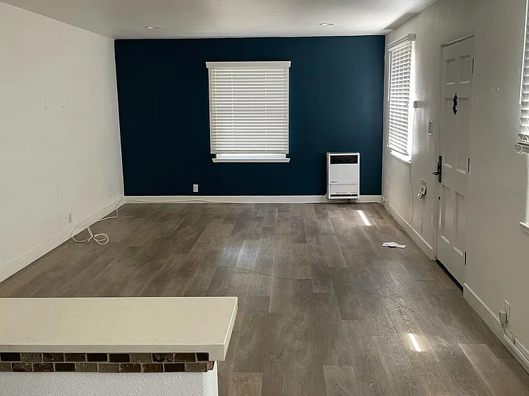 2517 Thurman Ave — Photo 5