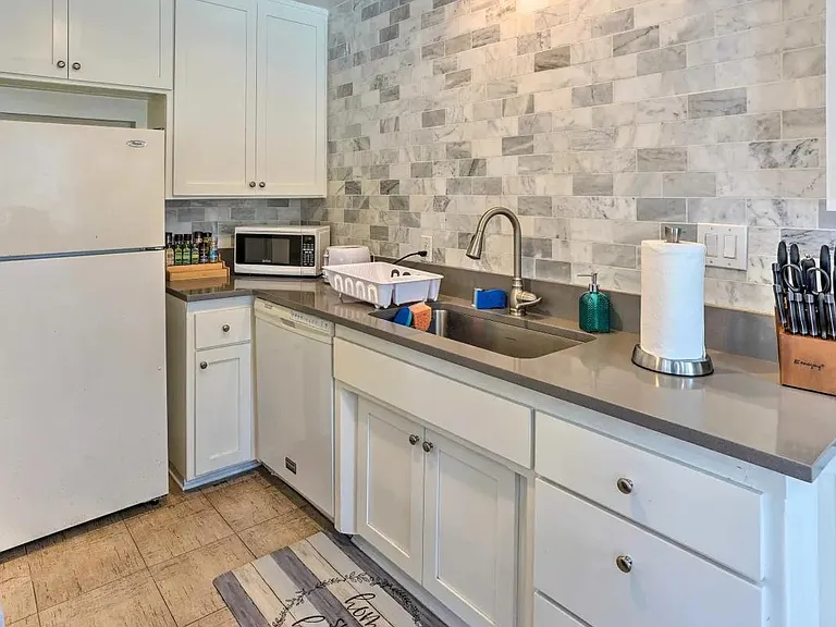 1570 N Coast Hwy #3 — Photo 4