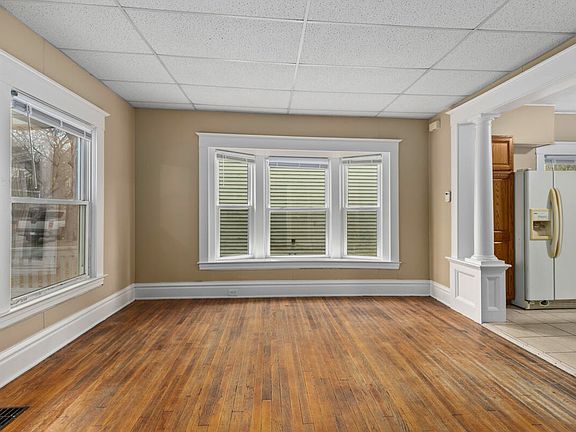 5th image of 963 Pine Ave NW