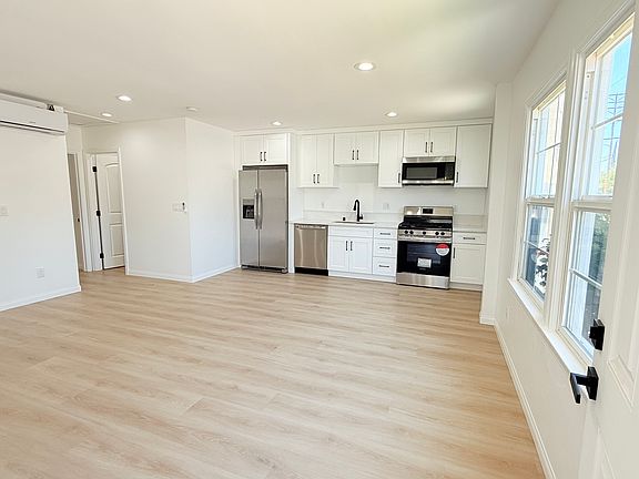 4th image of 5655 Woodman Ave